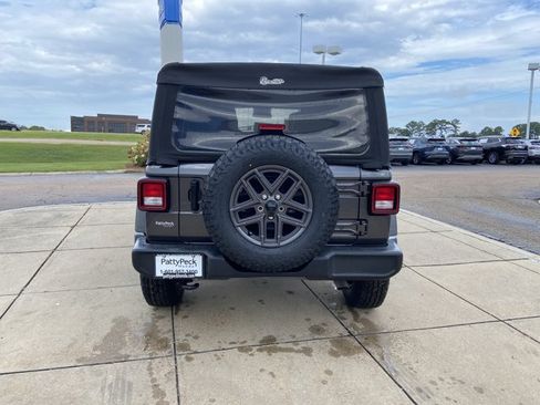 Used 2024 Jeep Wrangler Unlimited Sport AWD/4WD image 10
