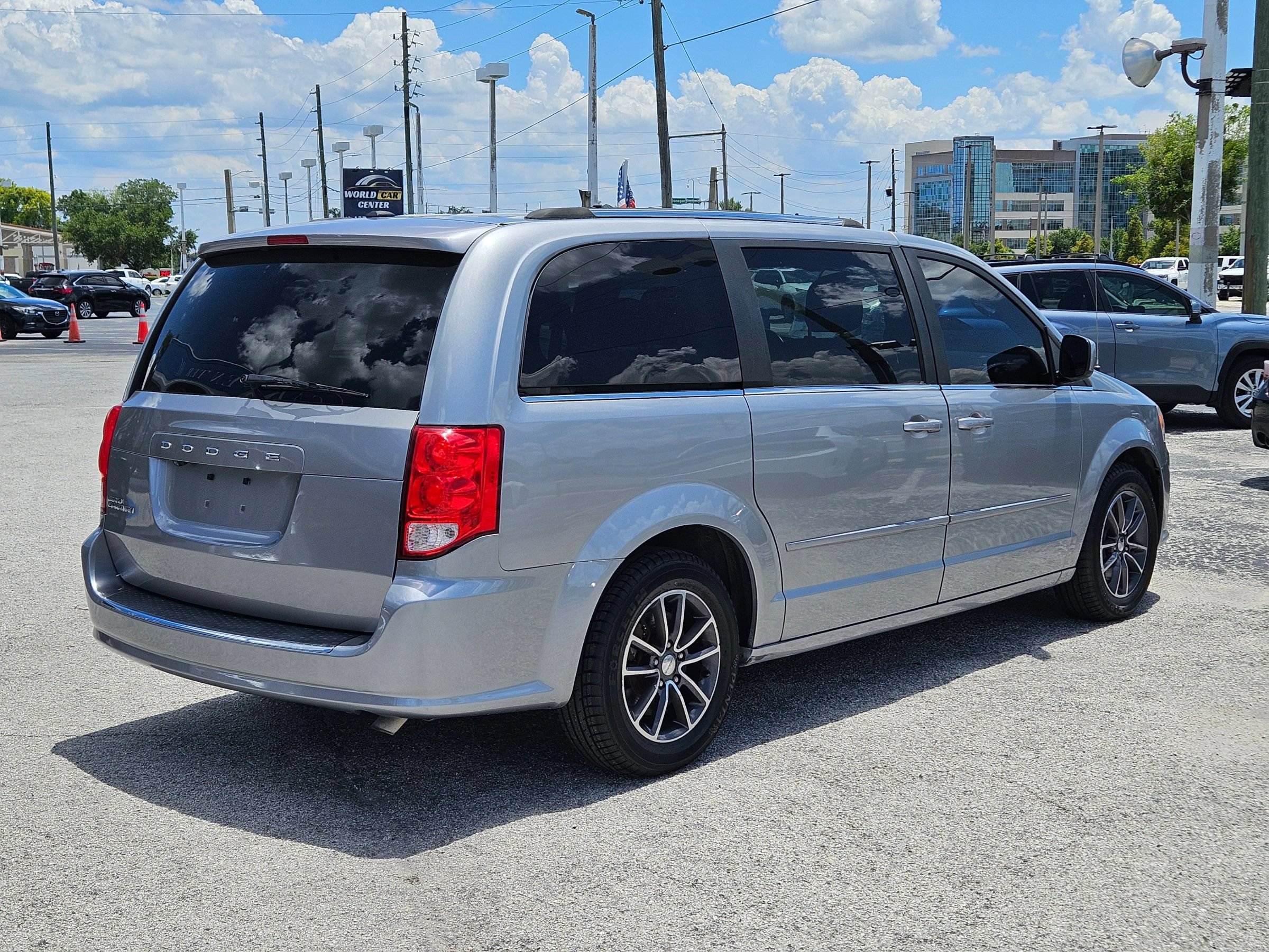 Used 2017 Dodge Grand Caravan SXT FWD image 8