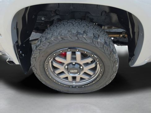 Used 2017 Toyota Tundra SR5 w/ SR5 Upgrade Package AWD/4WD image 36