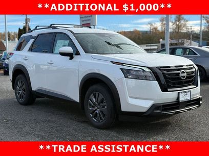 New 2025 Nissan Pathfinder SV w/ Black Appearance Package