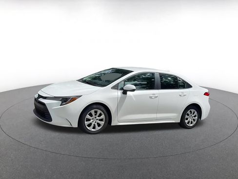 Used 2025 Toyota Corolla LE FWD image 8