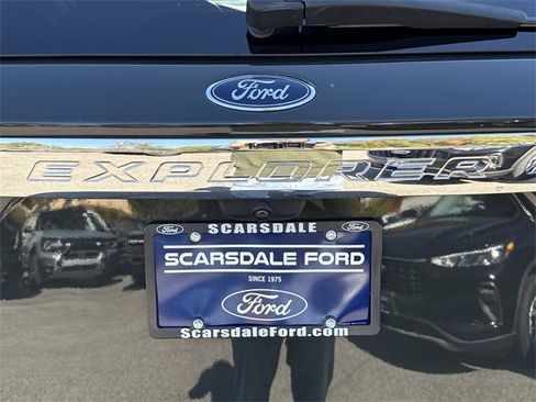 Used 2022 Ford Explorer XLT image 36