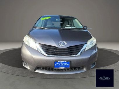 Used 2012 Toyota Sienna LE w/ Towing Pkg