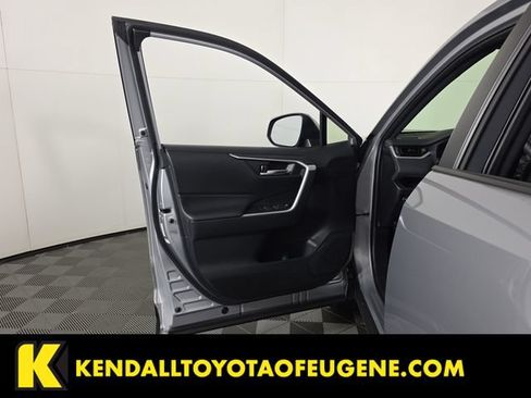 Used 2024 Toyota RAV4 SE w/ Convenience Package AWD/4WD image 21