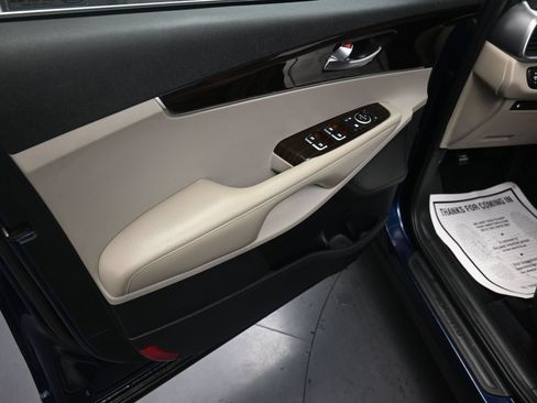 Used 2019 Kia Sorento AWD image 15