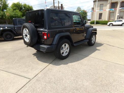 Used 2020 Jeep Wrangler Sport image 5