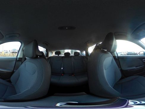 Used 2025 Kia K4 LXS image 43