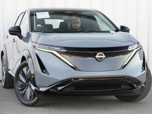 Used 2023 Nissan Ariya Venture+ image 2