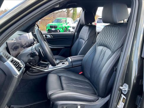 Used 2025 BMW X7 M60i image 7