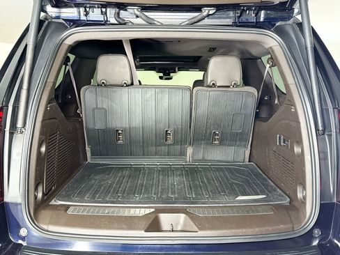 Used 2022 GMC Yukon XL Denali w/ Denali Premium Package image 25