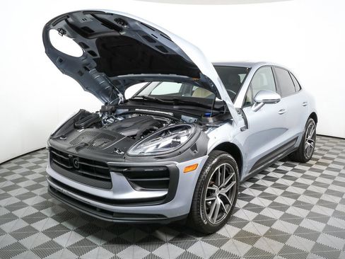 Certified 2025 Porsche Macan image 35