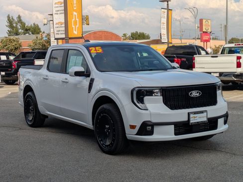 Used 2025 Ford Maverick Lobo image 3