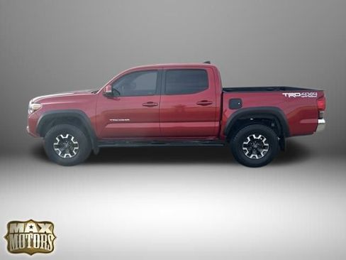 Used 2017 Toyota Tacoma TRD Off-Road image 4