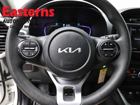 Used 2025 Kia Soul LX w/ LX Technology Package FWD image 10