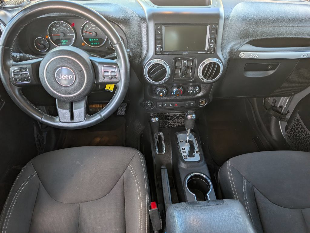 Used 2015 Jeep Wrangler Unlimited Sahara w/ Connectivity Group AWD/4WD image 7