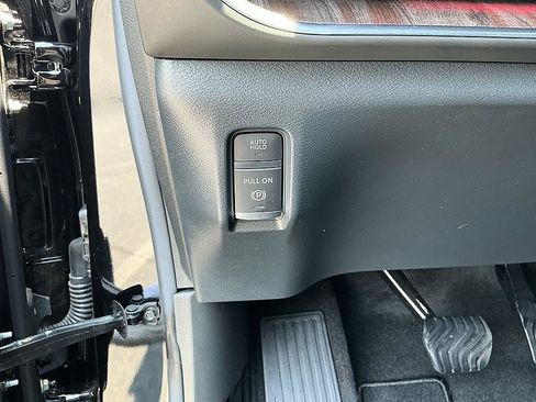 Certified 2025 Nissan Armada Platinum Reserve AWD/4WD image 2