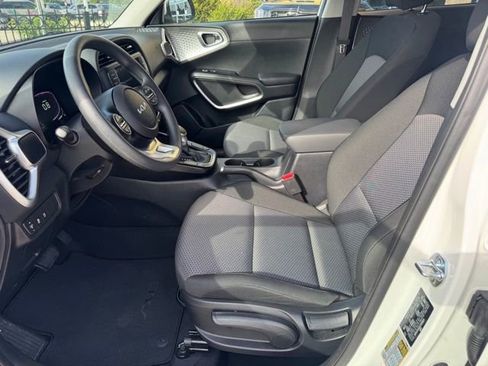 Certified 2025 Kia Soul LX w/ LX Technology Package FWD image 13