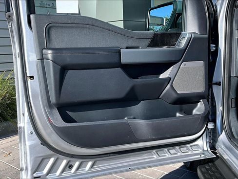 Used 2023 Ford F150 Lightning Lariat image 23