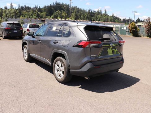Used 2021 Toyota RAV4 LE AWD/4WD image 7