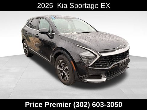 Used 2025 Kia Sportage EX FWD image 1