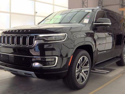 Used 2024 Jeep Wagoneer Series II w/ Flexible Seating Group RWD image 1