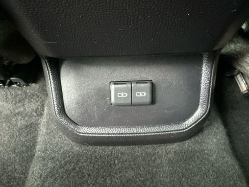 Used 2023 Toyota Highlander XLE image 19