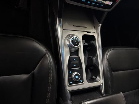 Used 2021 Ford Explorer XLT w/ Equipment Group 202A AWD/4WD image 19