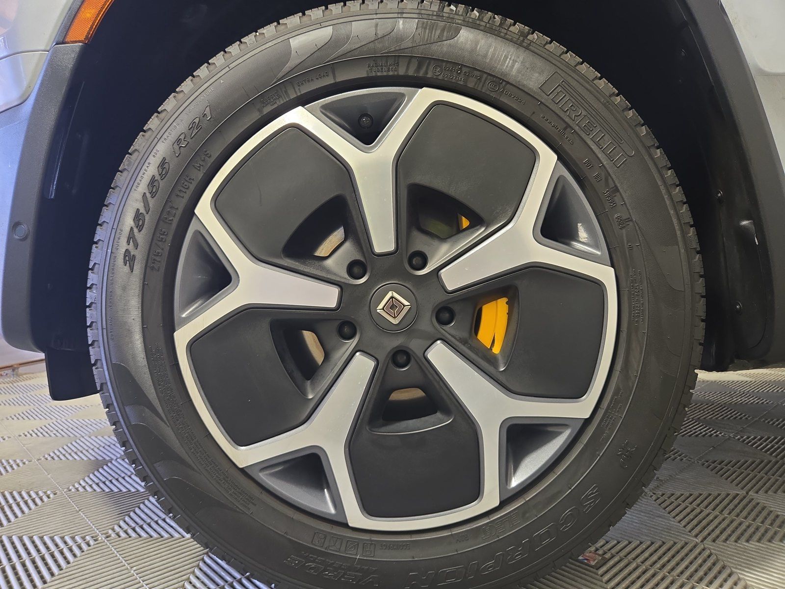 Used 2024 Rivian R1S Adventure Quad AWD/4WD image 9