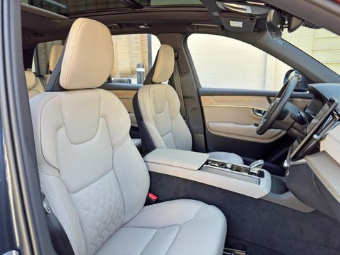 Used 2025 Volvo XC90 T8 Plus w/ Protection Package Premier AWD/4WD image 42