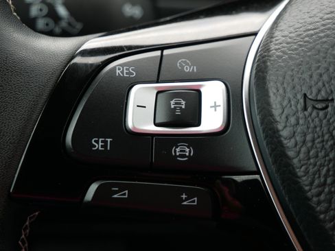 Used 2021 Volkswagen Tiguan SE AWD/4WD image 27