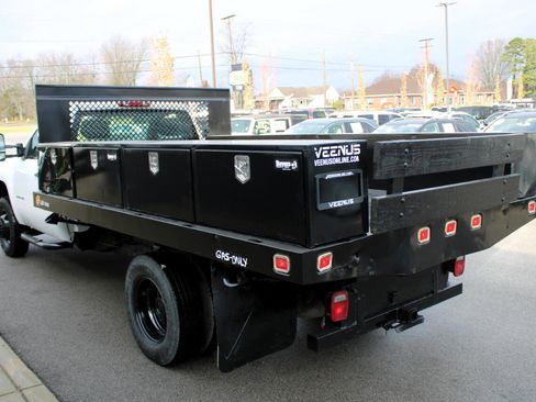Used 2011 GMC Sierra 3500 W/T image 4