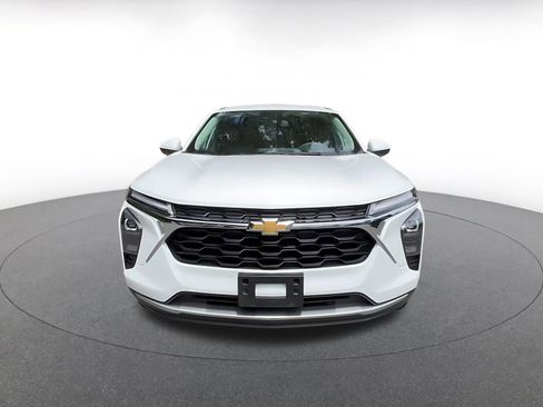 Used 2025 Chevrolet Trax LT FWD image 4