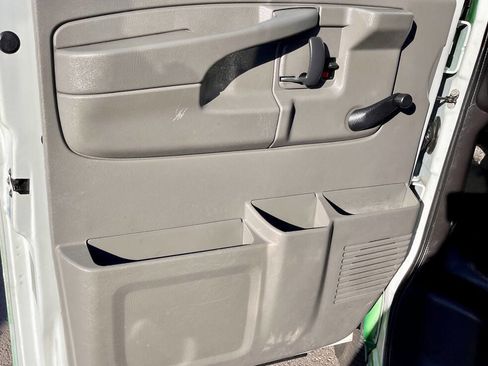 Used 2010 Chevrolet Express 2500 w/ Chrome Appearance Package image 14