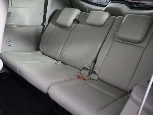 Used 2017 Toyota Highlander Limited image 17