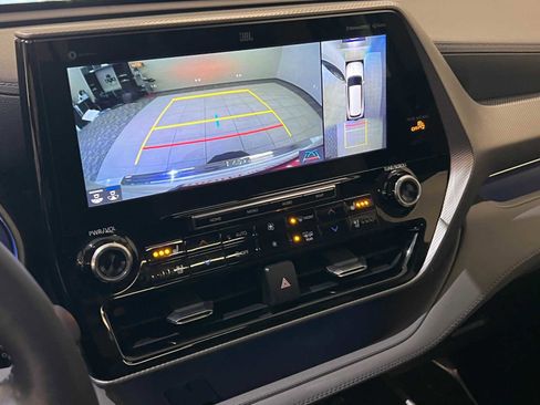 Certified 2020 Toyota Highlander Limited Platinum image 26