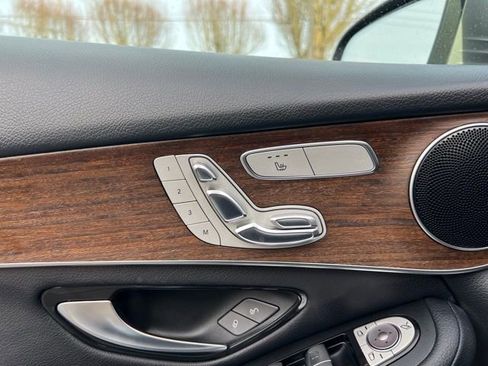 Used 2020 Mercedes-Benz GLC 300 image 17