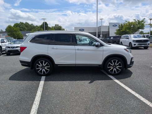 Used 2021 Honda Pilot Touring image 2