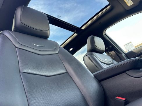 Used 2022 Cadillac XT5 Sportv w/ LPO, ONYX Package image 16