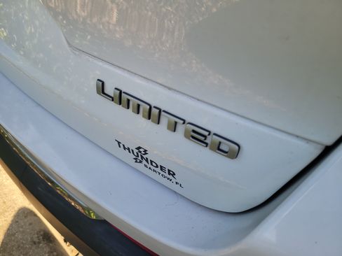 Used 2024 Jeep Grand Cherokee L Limited w/ Luxury Tech Group II RWD image 11