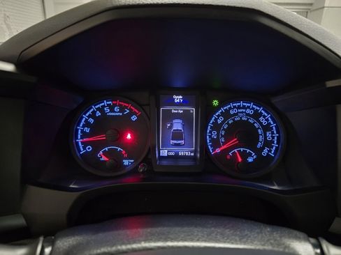 Used 2018 Toyota Tacoma SR image 21