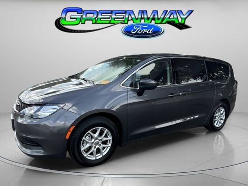 Used 2021 Chrysler Voyager LX image 1