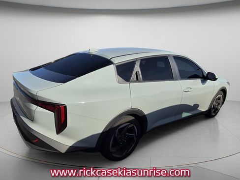 Used 2025 Kia K4 EX FWD image 5