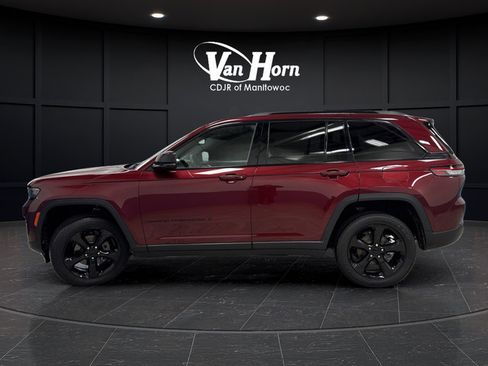 Used 2023 Jeep Grand Cherokee Altitude AWD/4WD image 11