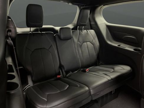 New 2026 Chrysler Pacifica Select image 32