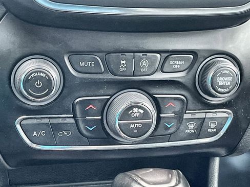 Used 2023 Jeep Cherokee Altitude Lux image 22