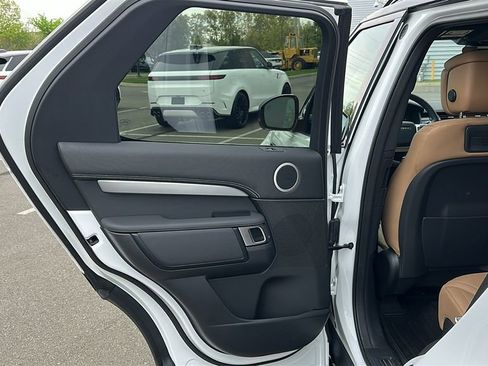 Certified 2025 Land Rover Discovery Dynamic SE AWD/4WD image 22
