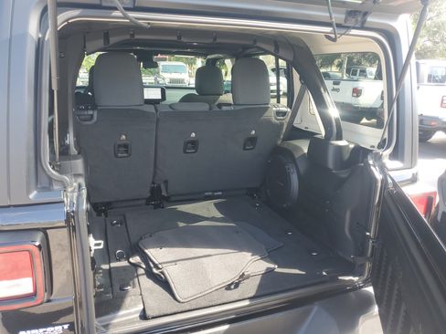 Used 2024 Jeep Wrangler Unlimited Sport AWD/4WD image 8