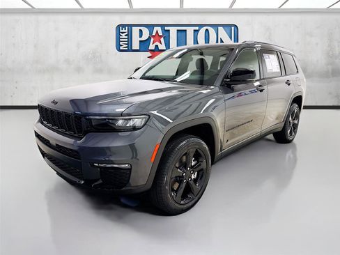 Used 2025 Jeep Grand Cherokee L Limited w/ Black Appearance Package AWD/4WD image 3