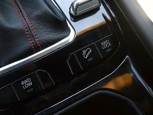 Used 2024 Jeep Compass Trailhawk w/ Trailhawk Convenience Group image 21