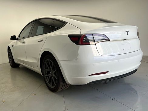 Used 2018 Tesla Model 3 Mid Range image 4